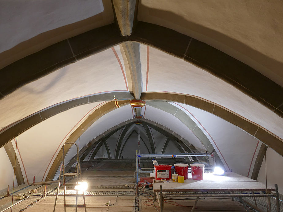 Malerarbeiten in der Stadtpfarrkirche (Foto: Karl-Franz Thiede)